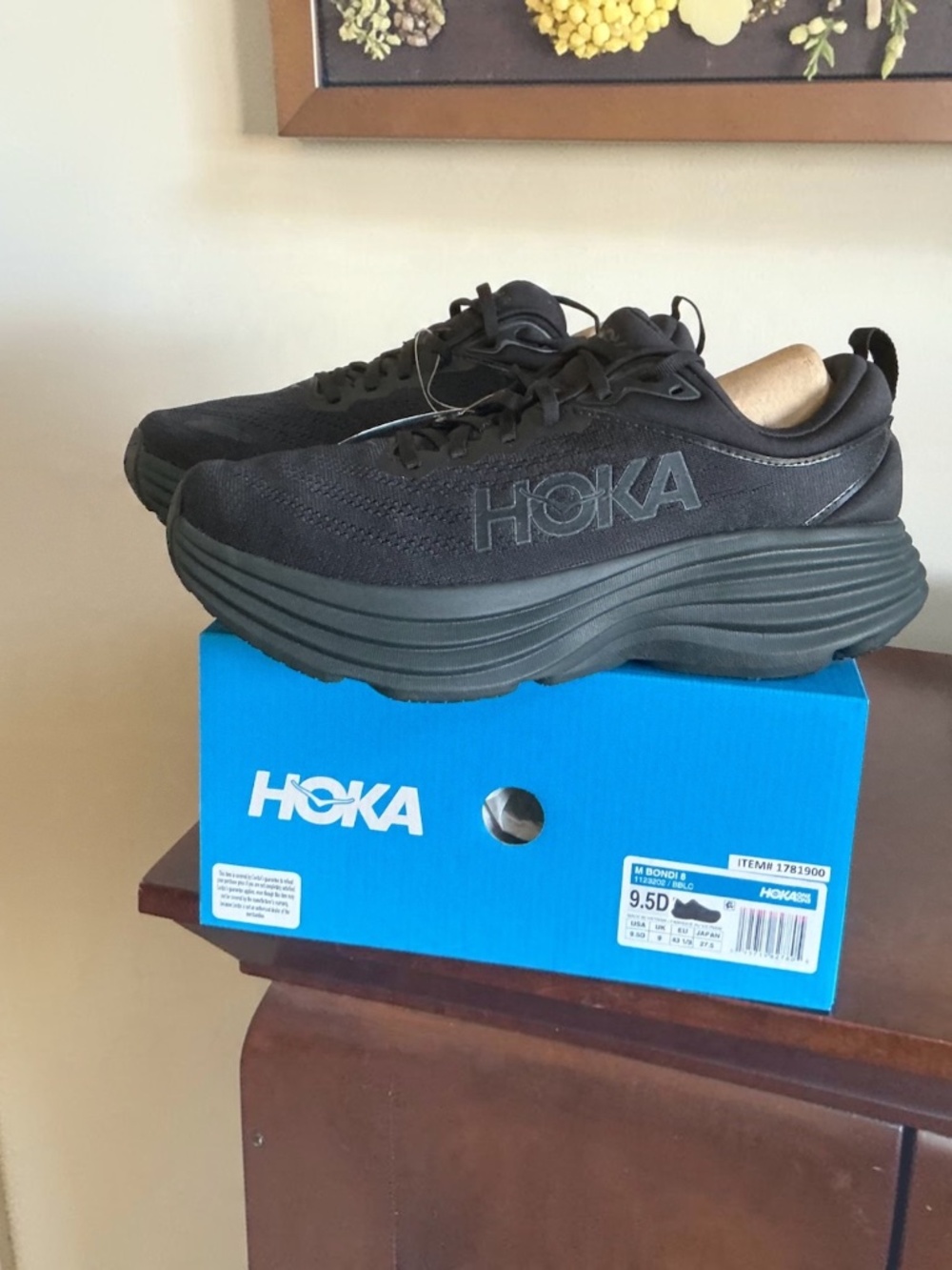 New Hoka Men's Bondi 8 Black Black Running Shoes Size 9.5 D With Box